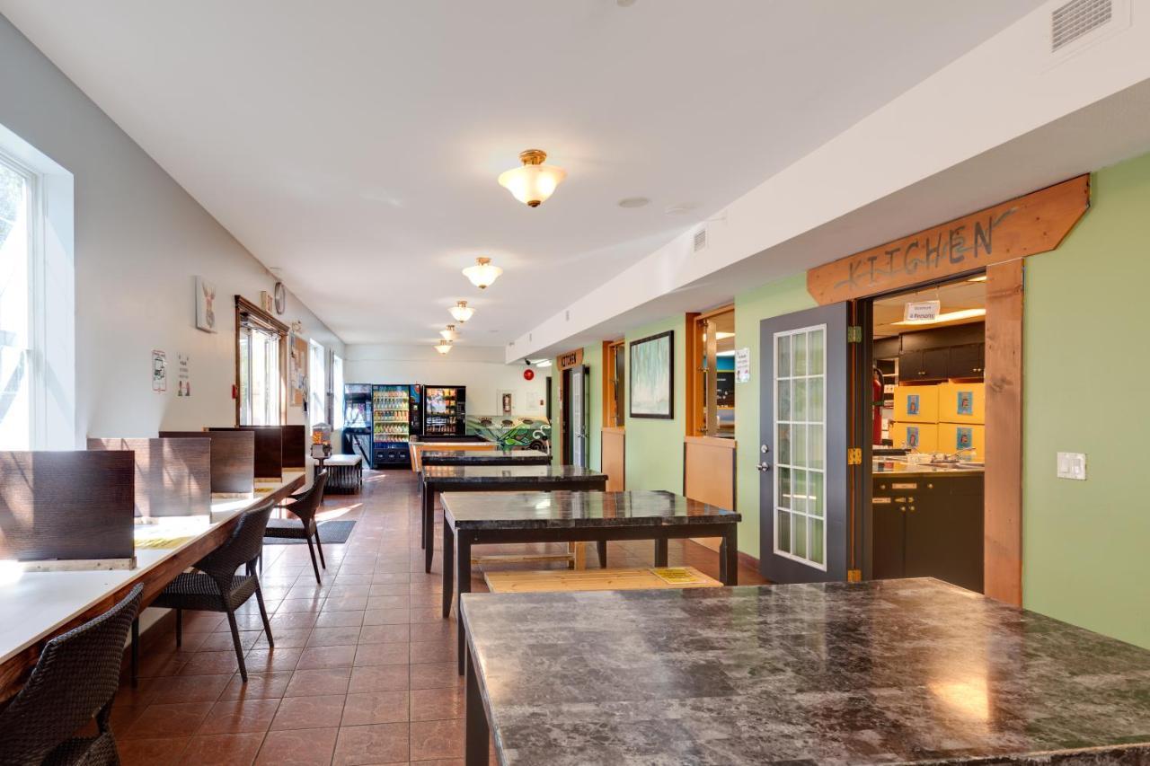 Hi Kelowna Hostel Exterior photo