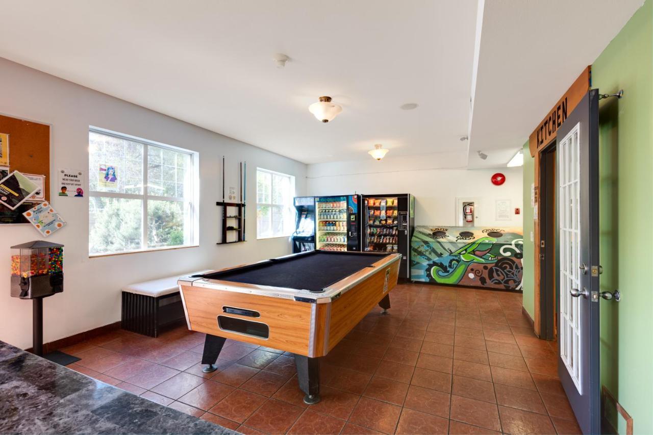 Hi Kelowna Hostel Exterior photo